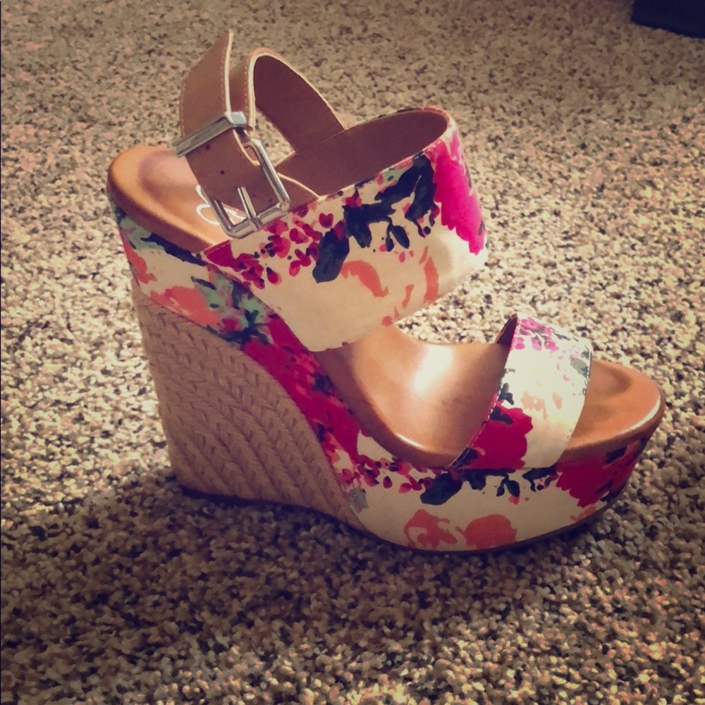 Jessica Simpson Wedges